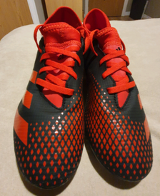 predator football boots red